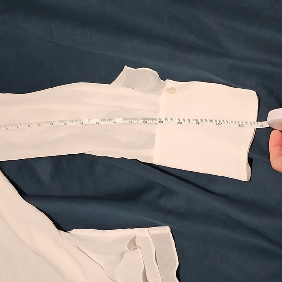 BCBGMAXAZRIA Cream Gael V-neck Ruffle Top, Blouse New! - Picture 11 of 11